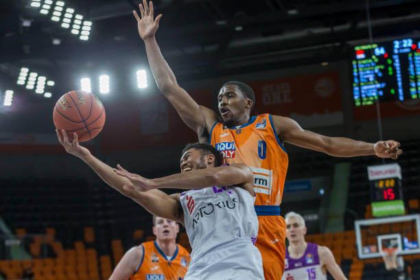 坐同一桌 坐同一桌