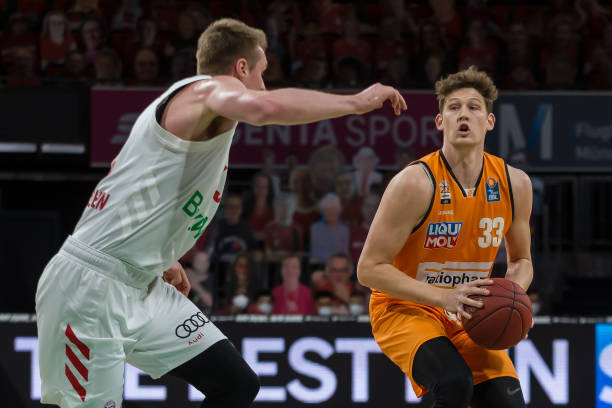 两人形成了 两人形成了