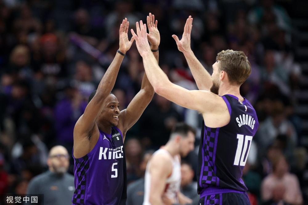 人瞩目的 人瞩目的