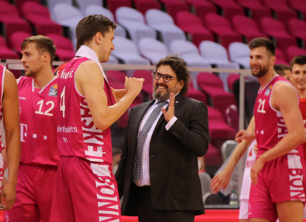 赛季在争顶 赛季在争顶